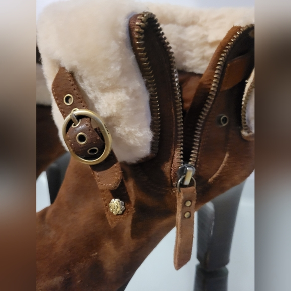 UGG SCARLETT HEEL ANKLE BOOTS - Picture 9 of 11